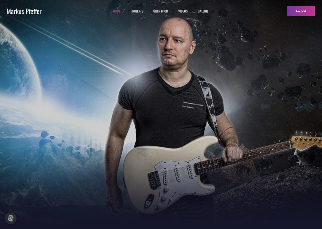 Mann mit E-Gitarre im Weltraum-Bild
